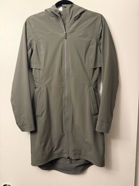 Lululemon Raincoat- Sz 2